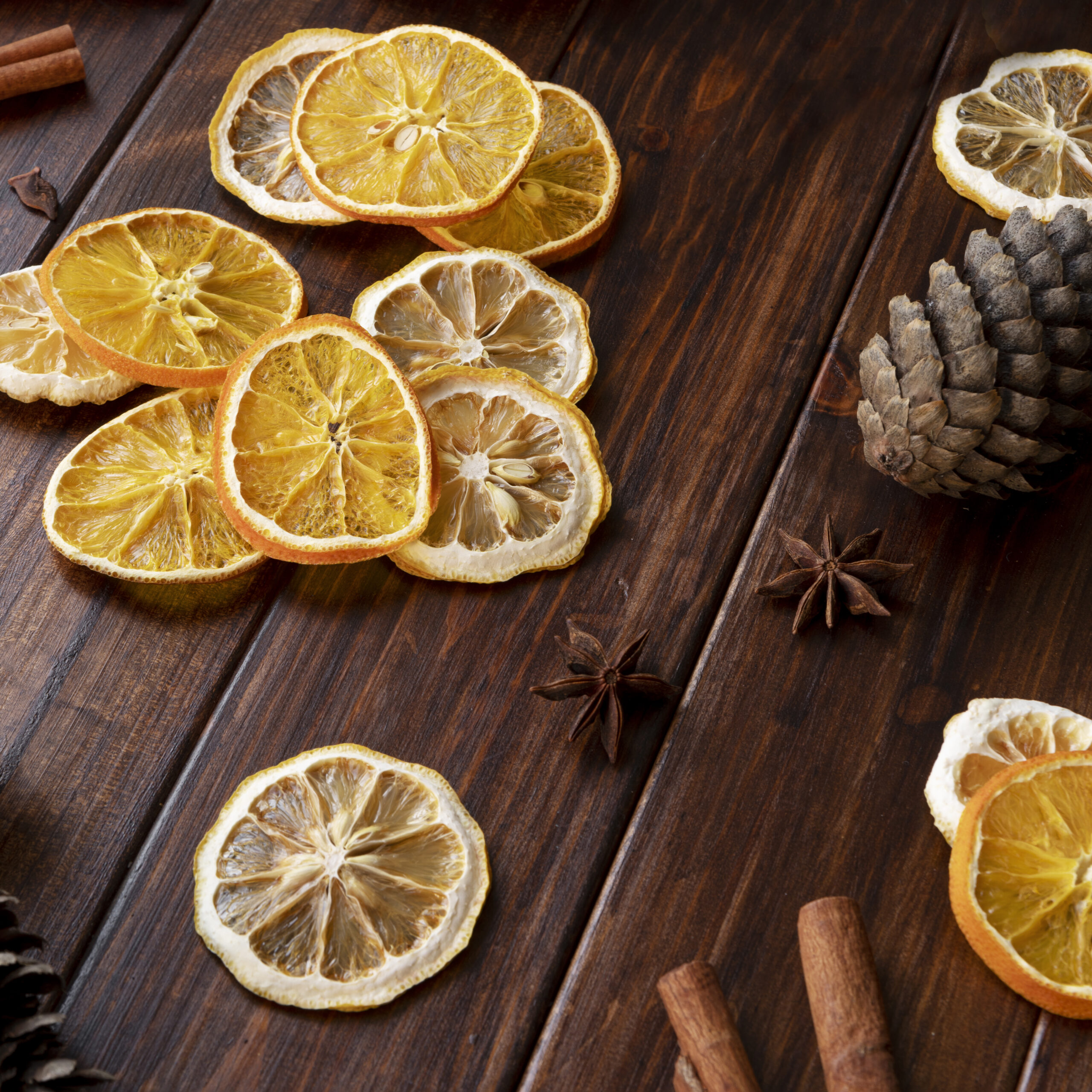 3-high-angle-christmas-decorations-arrangement